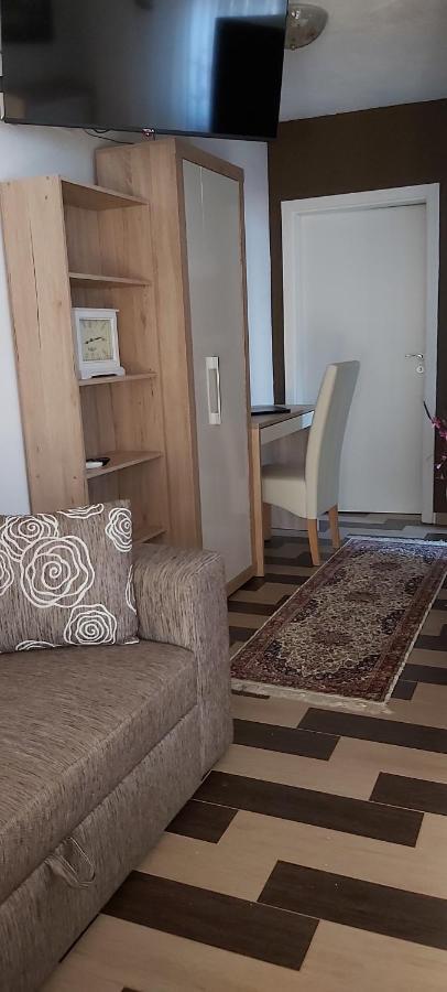 Apartment Iva Njivice Esterno foto