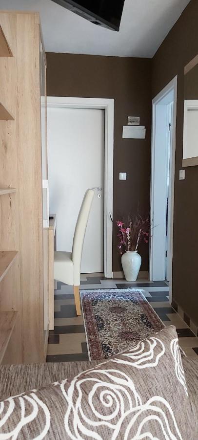 Apartment Iva Njivice Esterno foto