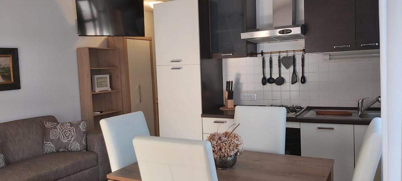 Apartment Iva Njivice Esterno foto