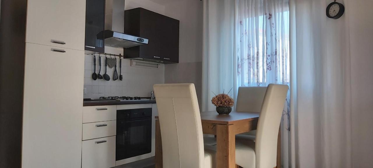Apartment Iva Njivice Esterno foto
