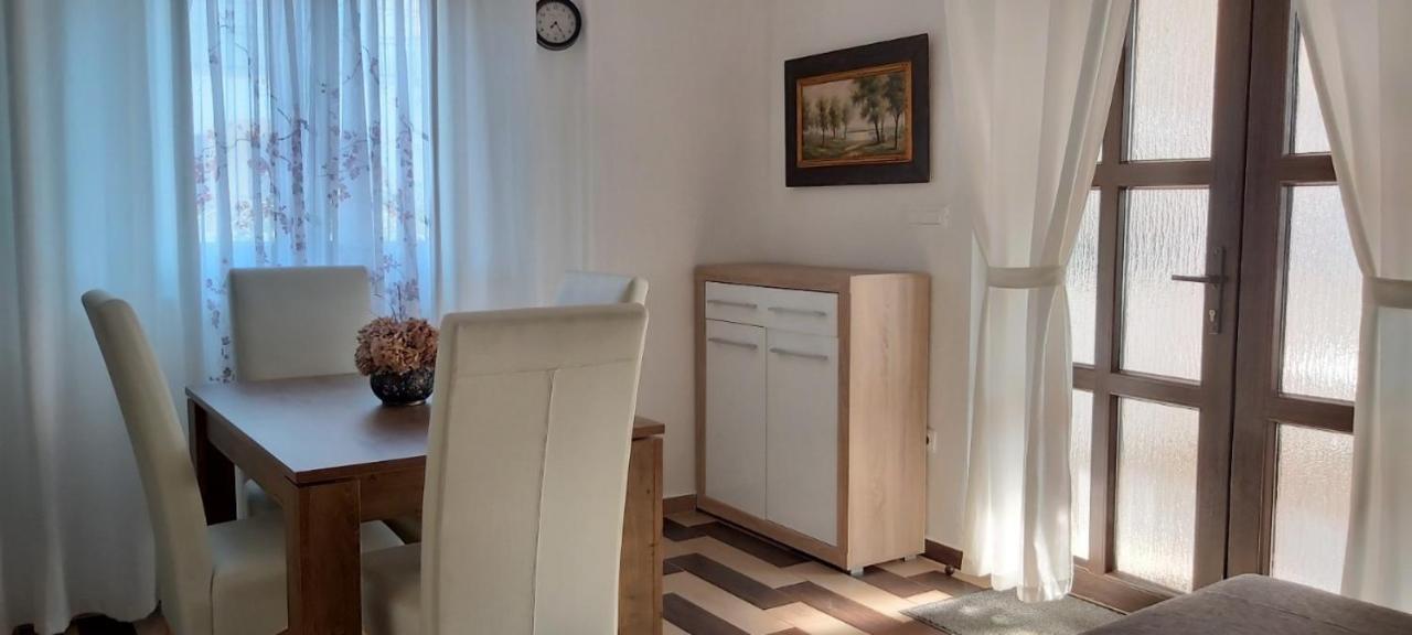 Apartment Iva Njivice Esterno foto