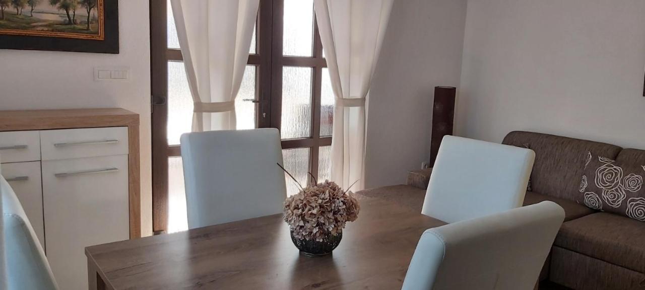 Apartment Iva Njivice Esterno foto