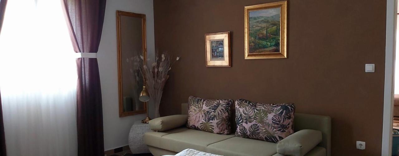 Apartment Iva Njivice Esterno foto