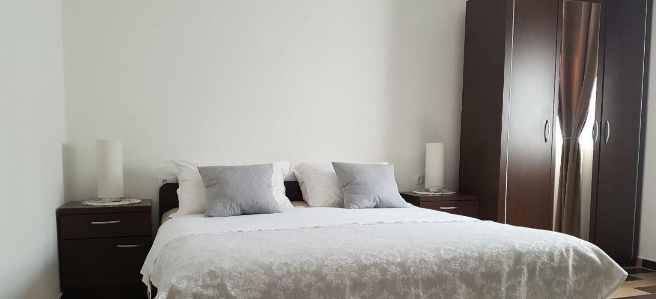 Apartment Iva Njivice Esterno foto