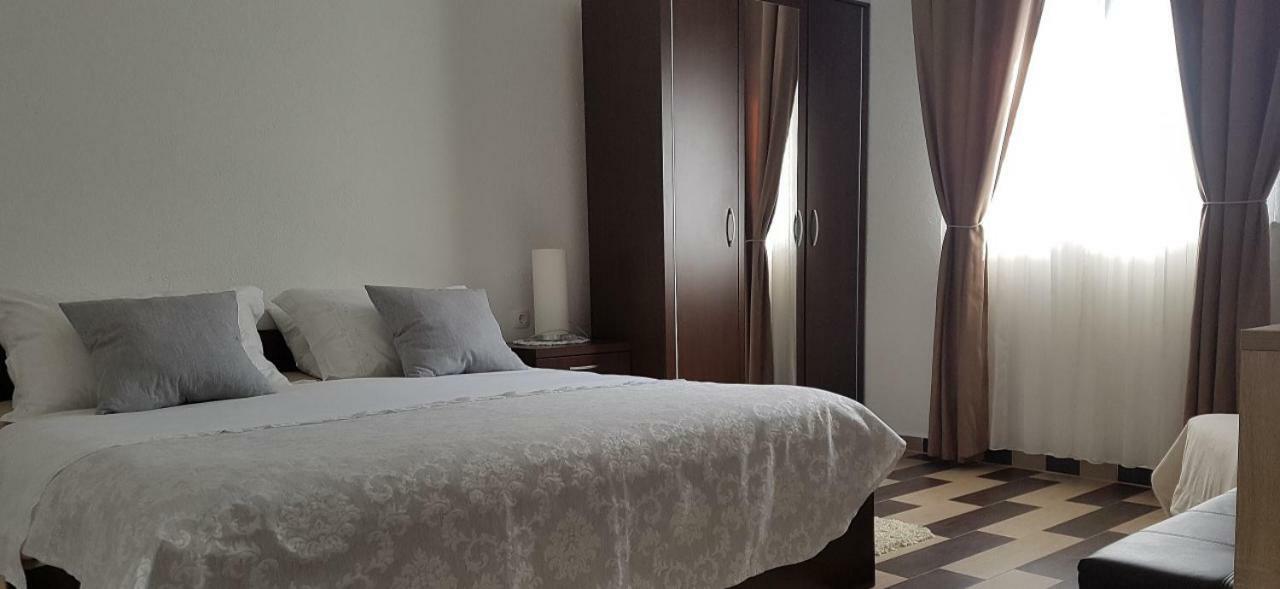 Apartment Iva Njivice Esterno foto
