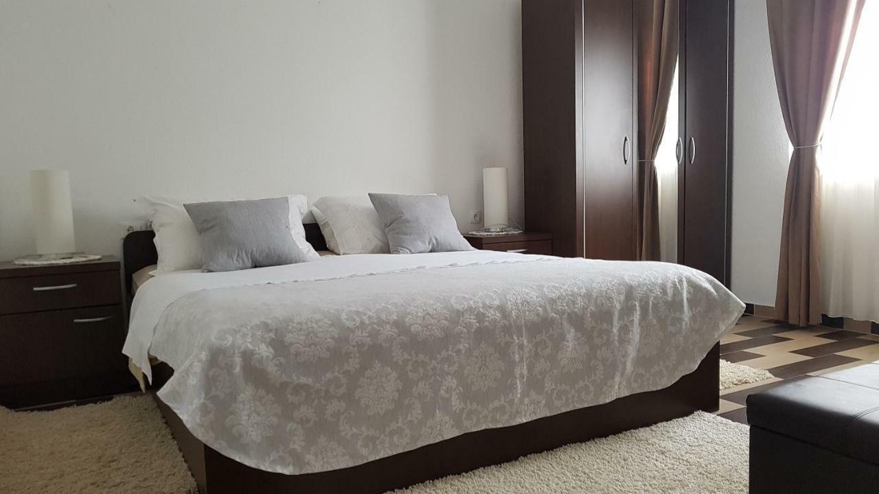 Apartment Iva Njivice Esterno foto