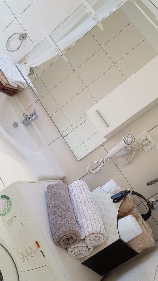 Apartment Iva Njivice Esterno foto